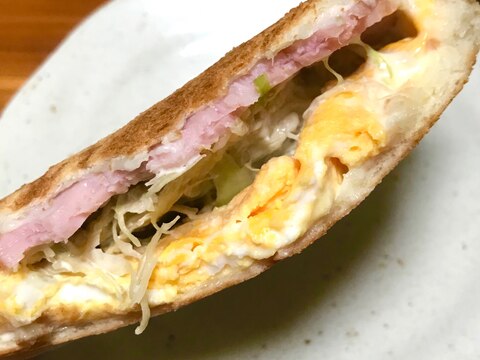 キャベツのハムチーズホットサンド